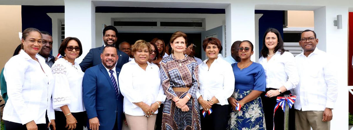 Raquel Peña, vicepresidenta de la República, junto a Josefa Castillo, directora ejecutiva del Instituto Nacional de Atención Integral a la Primera Infancia (INAIPI) encabezaron inauguración del Centro de Atención Integral a la Primera Infancia (CAIPI) “El Castillo”