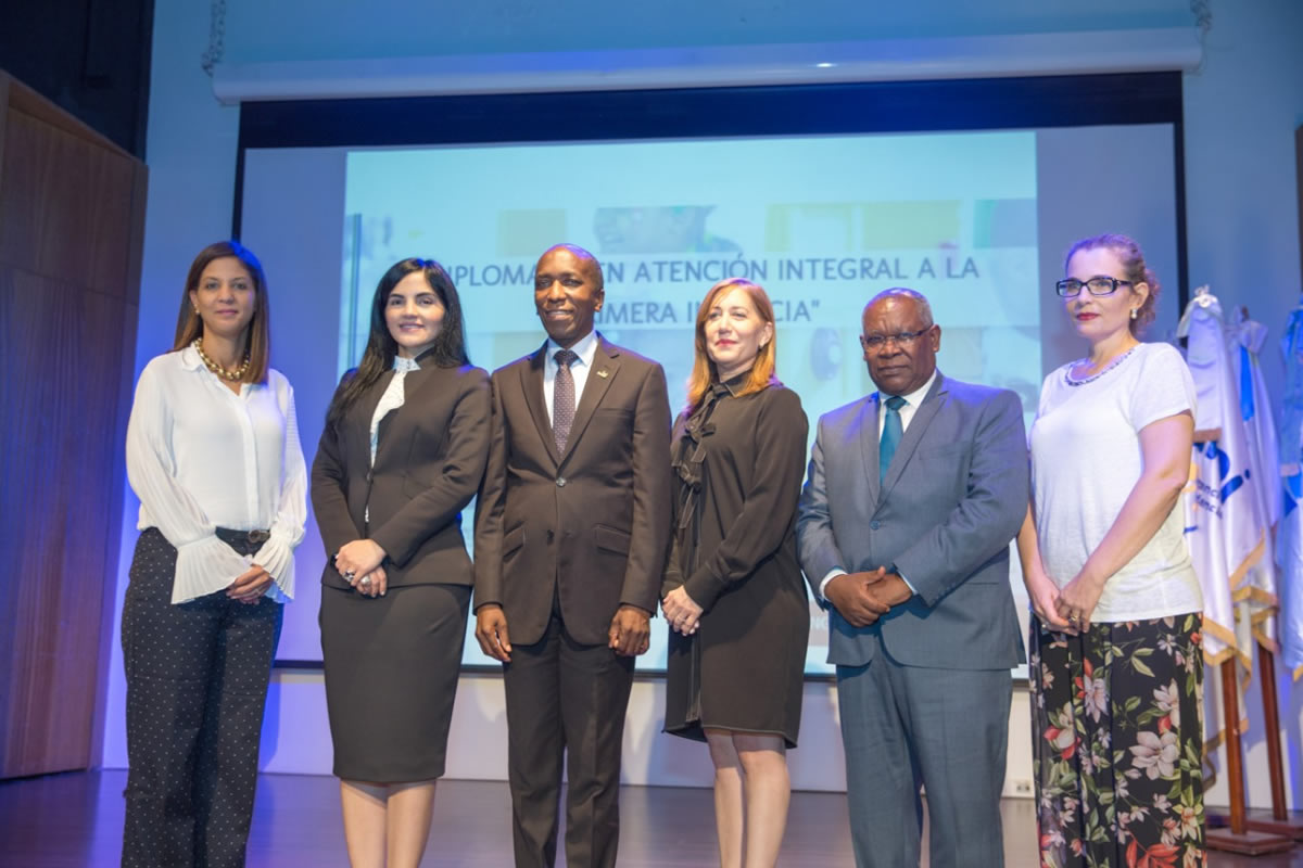 Los Directores Generales de INAIPI e INAFOCAM, junto a funcionarios de ambas instituciones