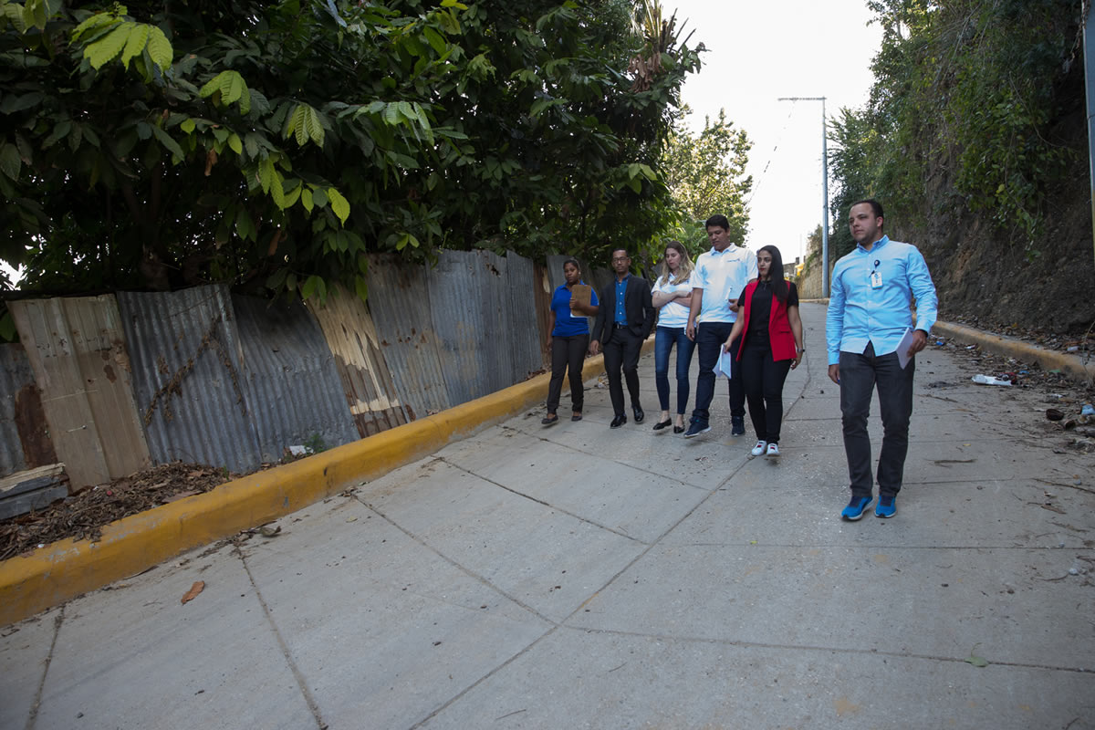 Equipo de DIGEPRES conoce servicios del INAIPI