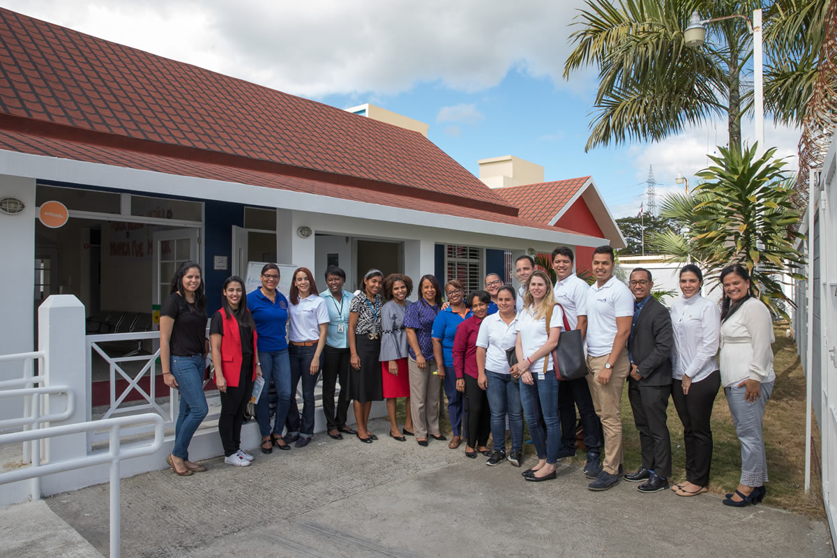 Equipo de DIGEPRES conoce servicios del INAIPI