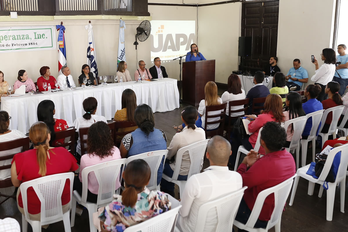 Larissa Pelletier, directora de Desarrollo Infantil INAIPI, durante su discurso
