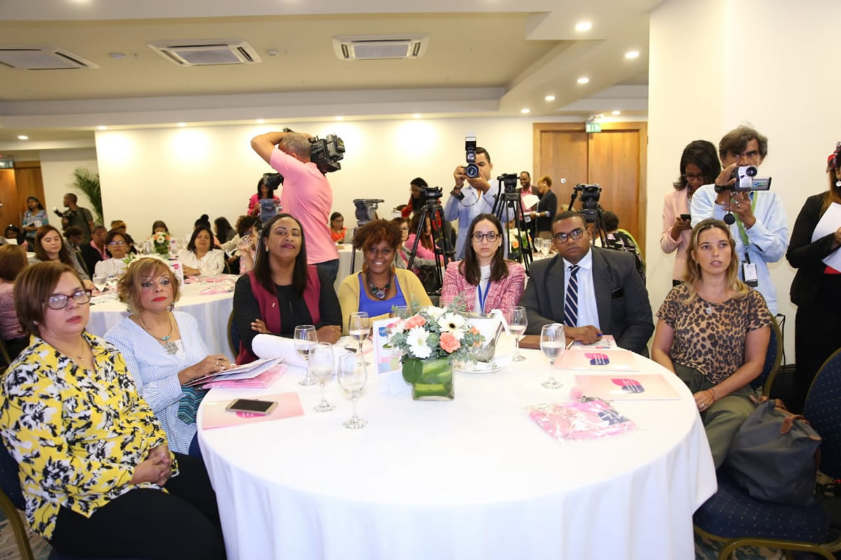Parte de los invitados(as) al Foro municipal: La Lactancia Materna, contexto nacional y regional