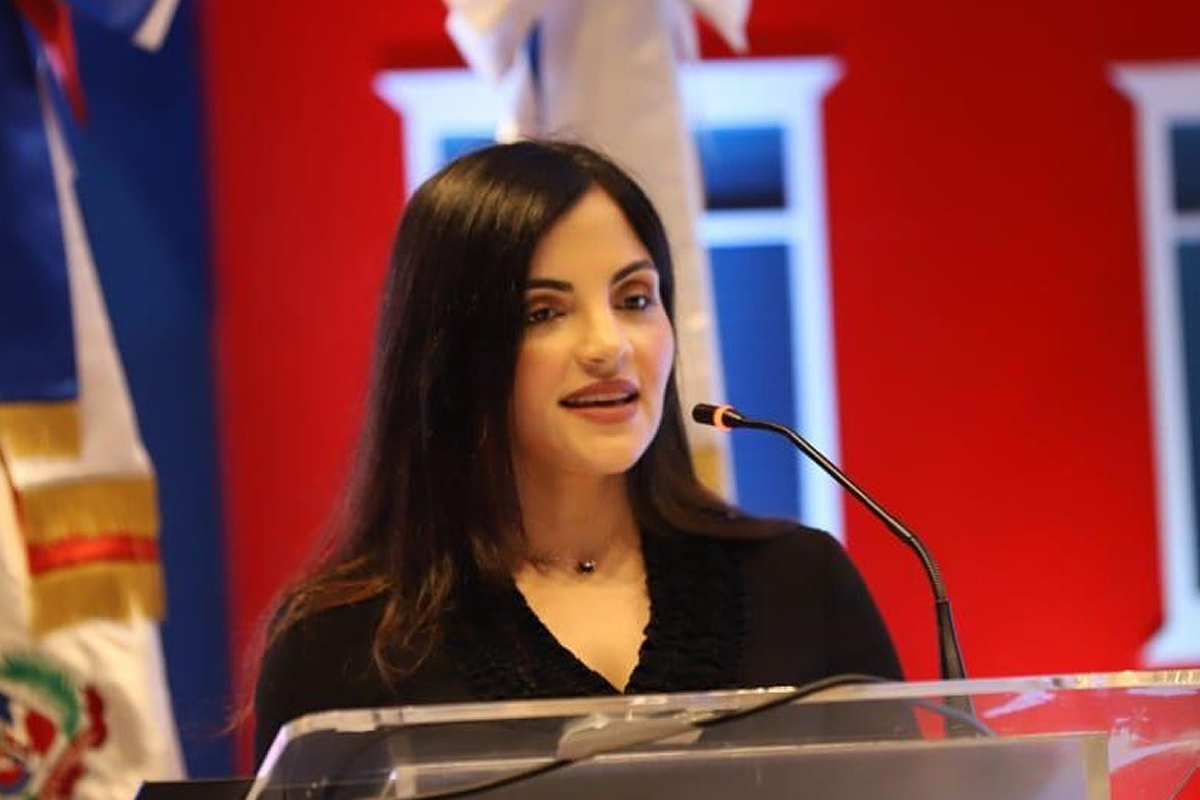 a directora Berlinesa Franco mientras pronuncia el discurso de apertura del Seminario