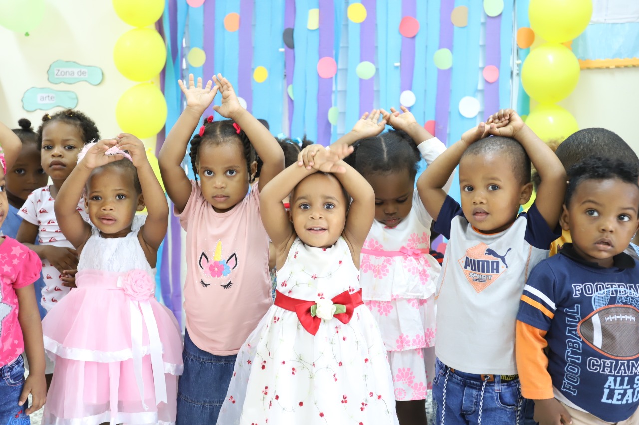 Niños y niñas de CAIPI y CAFI celebran la Navidad 