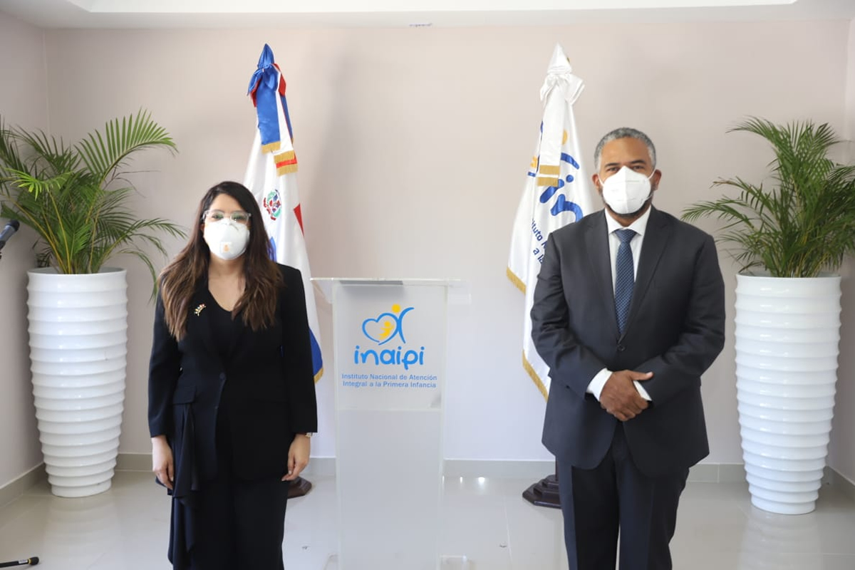Nuestra nueva directora ejecutiva, Kenia Lora, fue posesionada este jueves por el viceministro de Educación, Víctor Sánchez