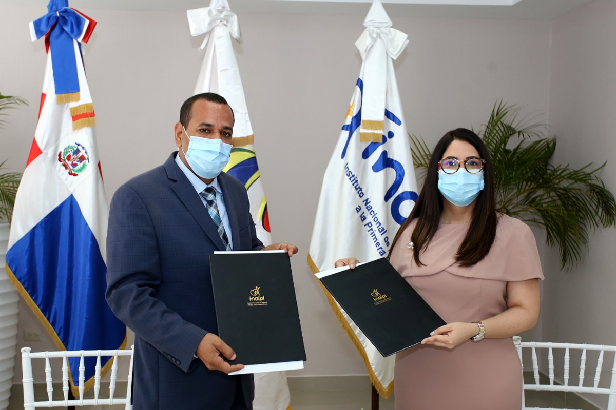 Nuestra nueva directora ejecutiva, Kenia Lora, fue posesionada este jueves por el viceministro de Educación, Víctor Sánchez