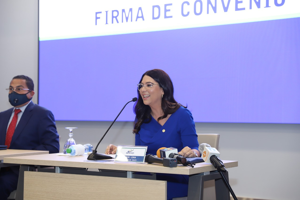 Kenia Lora, directora ejecutiva del INAIPI