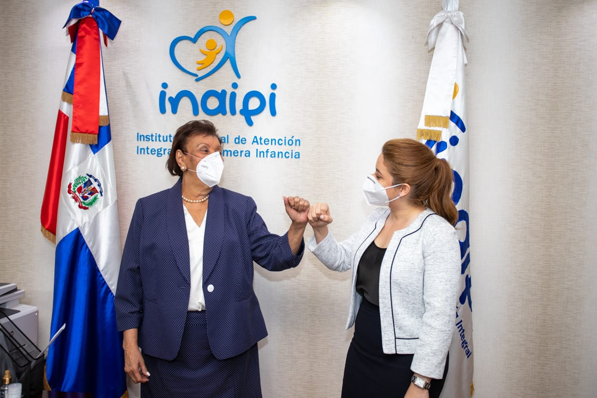 La directora ejecutiva del Instituto Nacional de Atención Integral a la Primera Infancia (INAIPI), Besaida Santana (Manola), y la directora general de Progresando con Solidaridad (PROSOLI), Gloria Reyes.