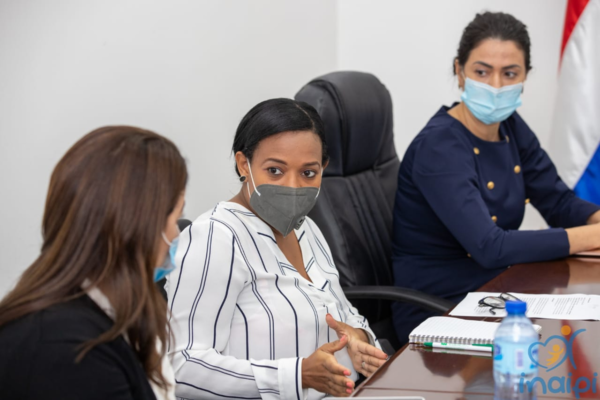 Representante de OEI gira visita de cortesía a la directora del INAIPI 