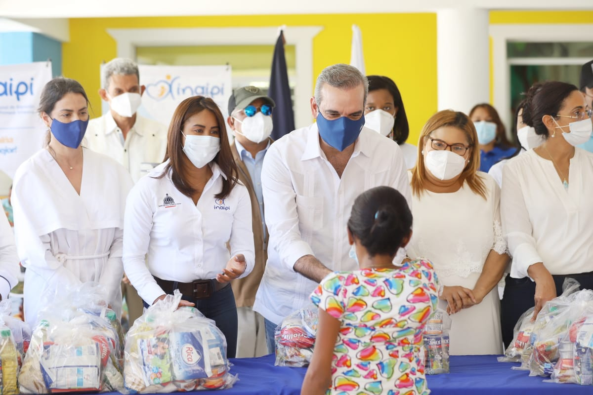 Presidente Luis Abinader visita Caipi en Azua 