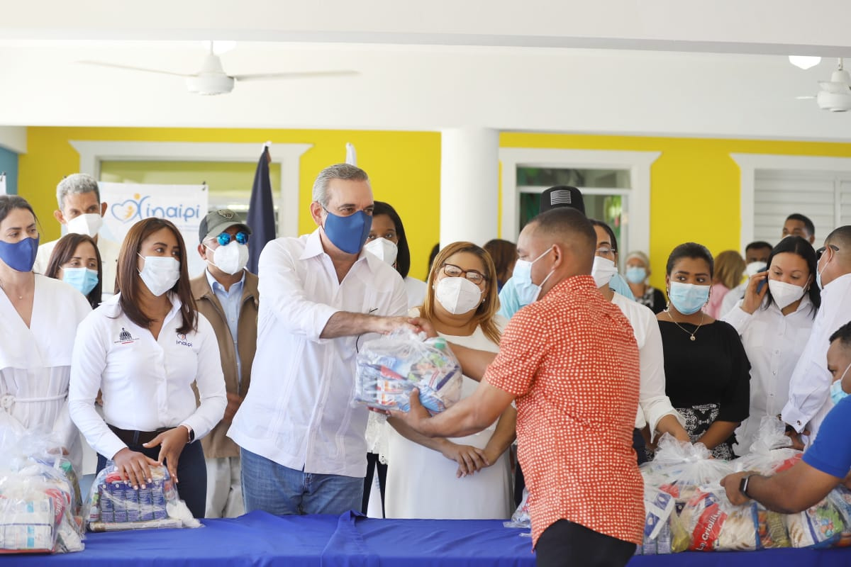 Presidente Luis Abinader visita Caipi en Azua 