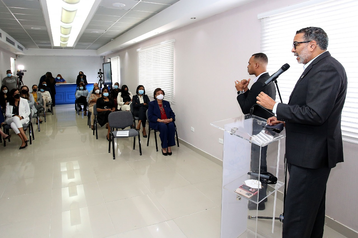 MINERD promueve la lectura entre colaboradores y colaboradoras del INAIPI