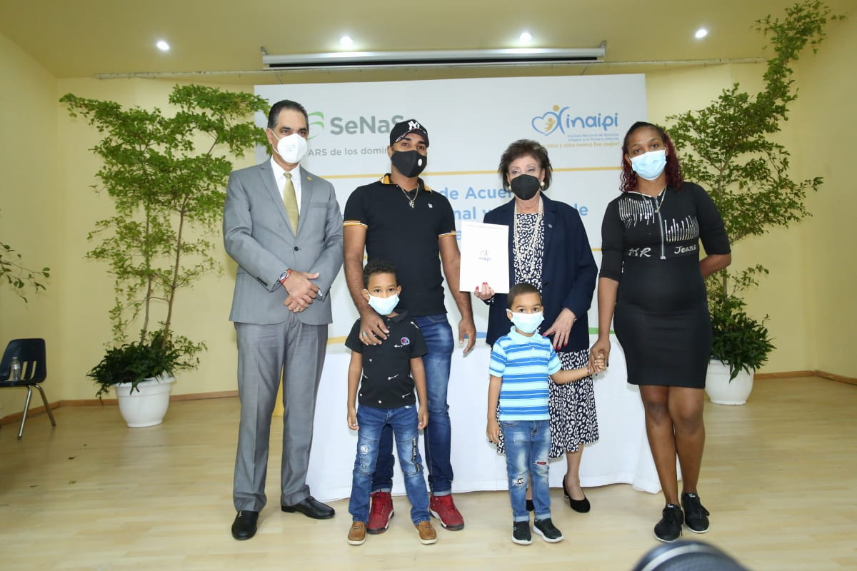 SeNaSa dota de seguros a familias de niños y niñas que integran centros del INAIPI