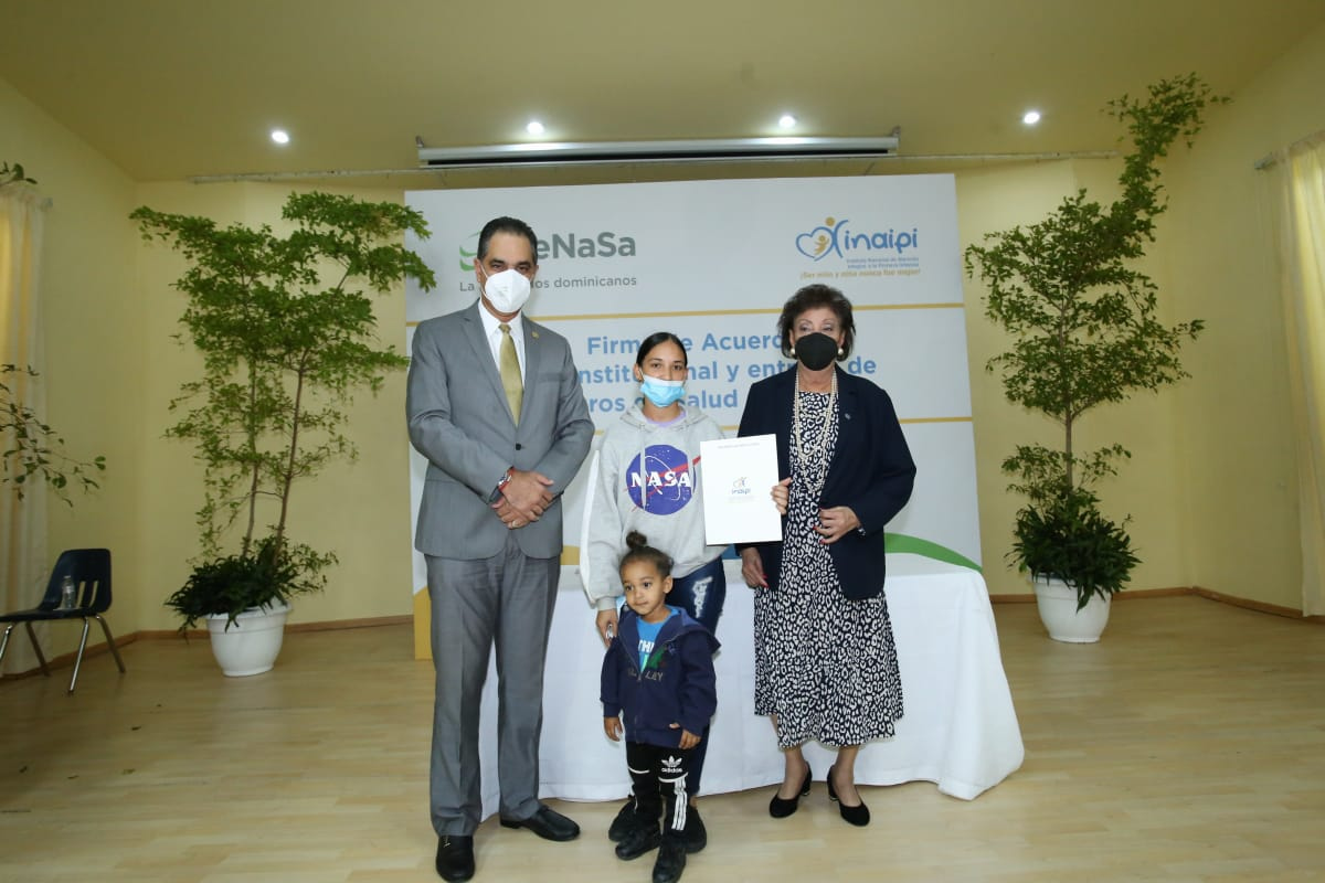 SeNaSa dota de seguros a familias de niños y niñas que integran centros del INAIPI