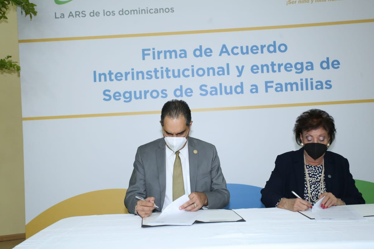 SeNaSa dota de seguros a familias de niños y niñas que integran centros del INAIPI