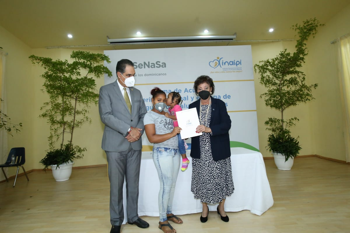 SeNaSa dota de seguros a familias de niños y niñas que integran centros del INAIPI