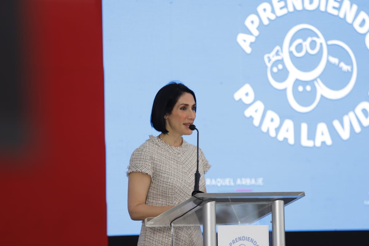 Primera Dama lanza programa “Aprendiendo para la vida” para orientar a padres, madres y tutores
