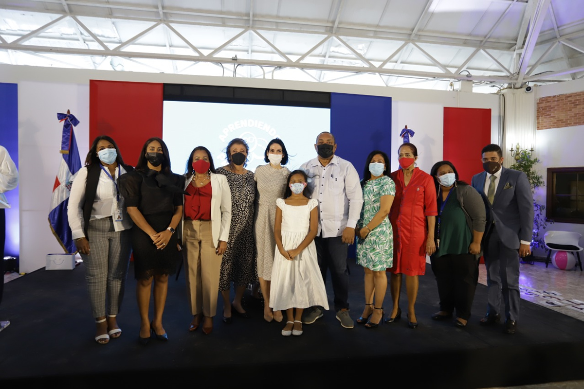 Primera Dama lanza programa “Aprendiendo para la vida” para orientar a padres, madres y tutores