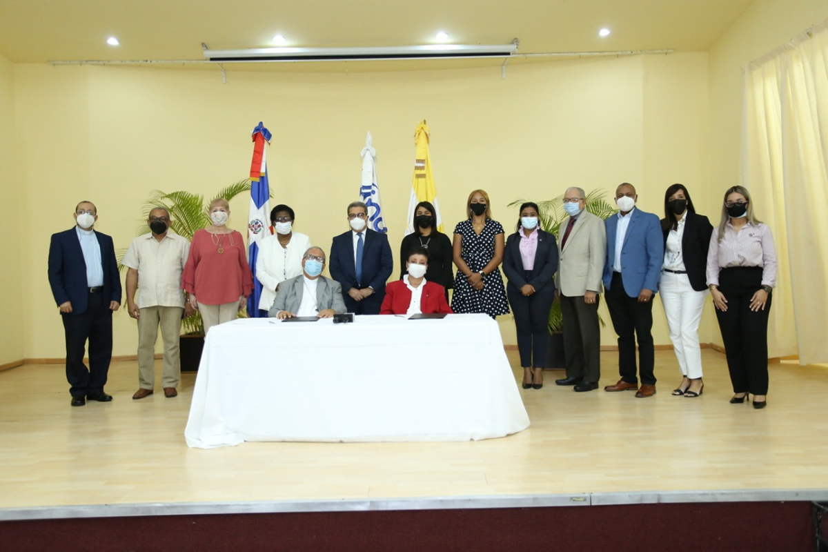 Universidad Católica Santo Domingo e INAIPI se unen en favor de Primera Infancia