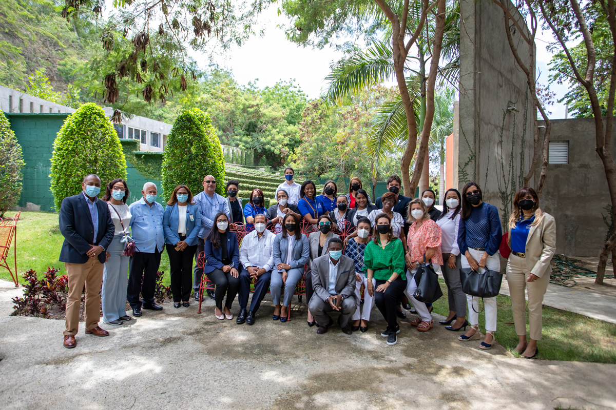 Equipo directivo de INAIPI recorre Estancias Infantiles en Santiago