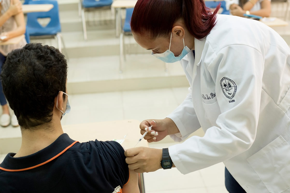 La Jornada Nacional de Vacunación se realiza a nivel nacional para garantizar que toda la población adulta y adolescente puedan inocularse.