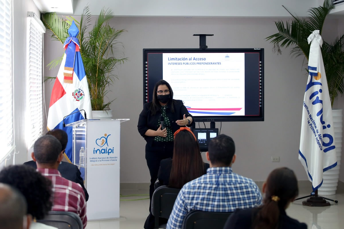 Dirección General de Ética y Transparencia Gubernamental imparte taller a personal del Inaipi