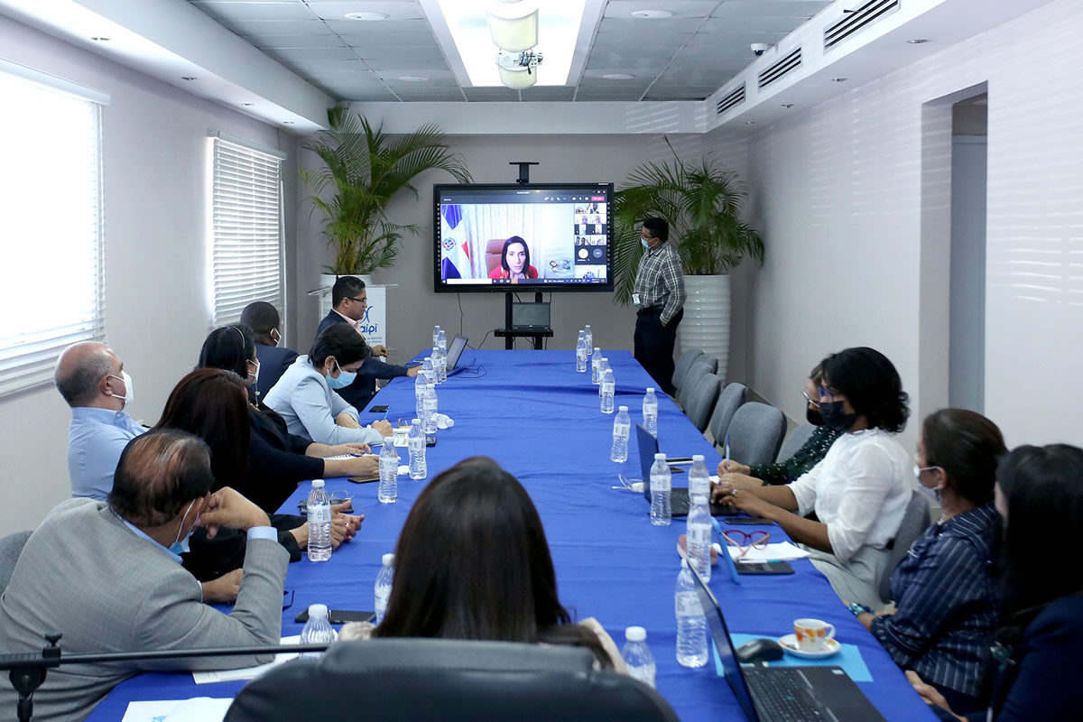 Primera Dama y directora del Inaipi encabezan reunión virtual del Inaipi previo a apertura de servicios