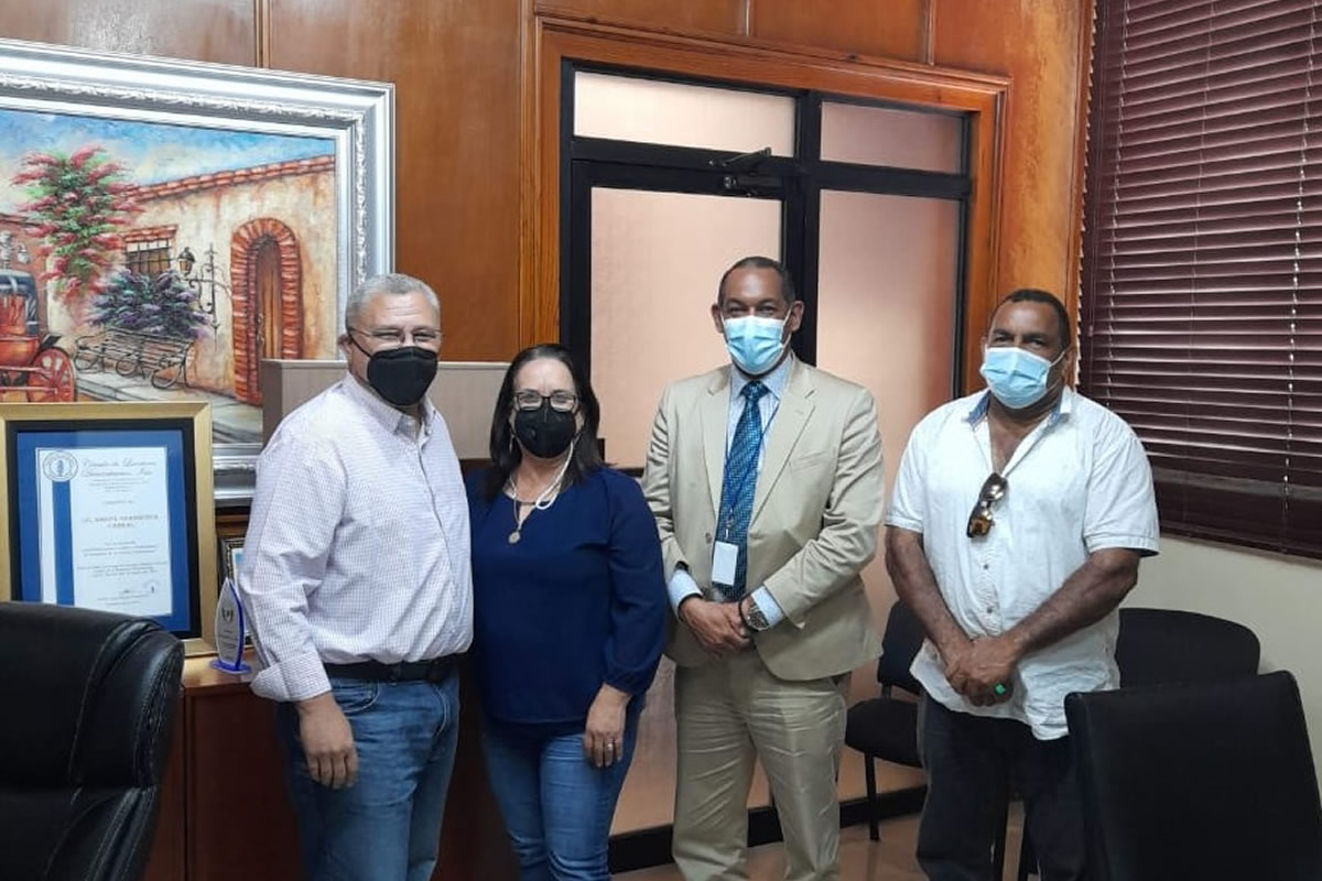 Guarocuya Cabral, Alcalde de Moca, recibe la representación del Inaipi