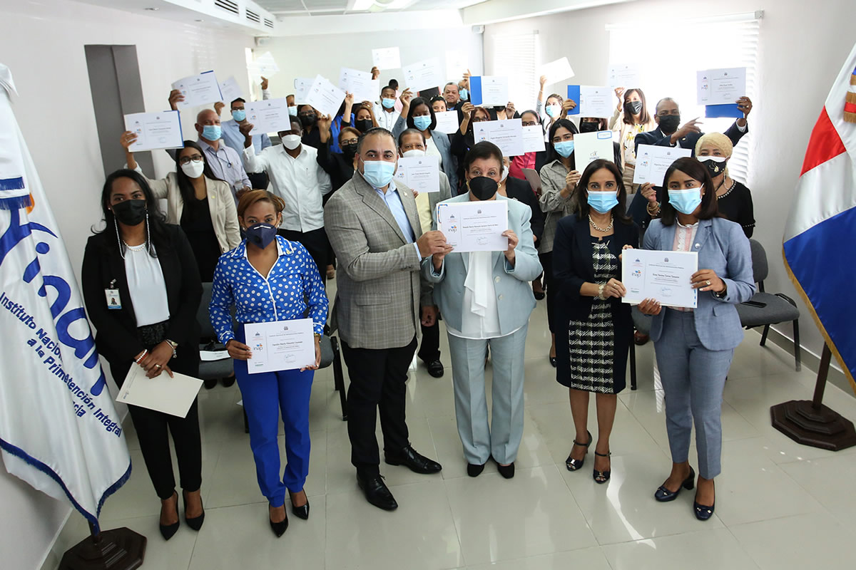 INAP entrega certificados al equipo gerencial del Inaipi