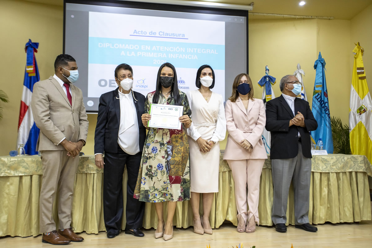 Con la entrega de certificados clausuran  diplomado en Atención Integral a la Primera Infancia