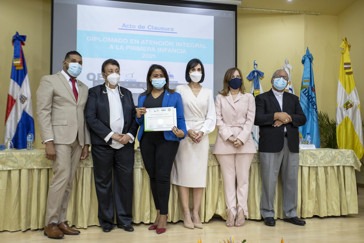 Con la entrega de certificados clausuran  diplomado en Atención Integral a la Primera Infancia