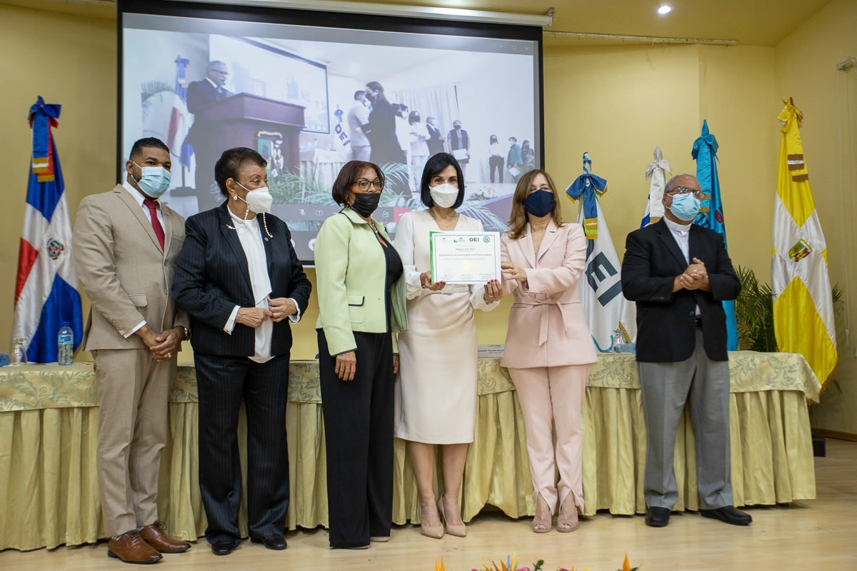 Con la entrega de certificados clausuran  diplomado en Atención Integral a la Primera Infancia