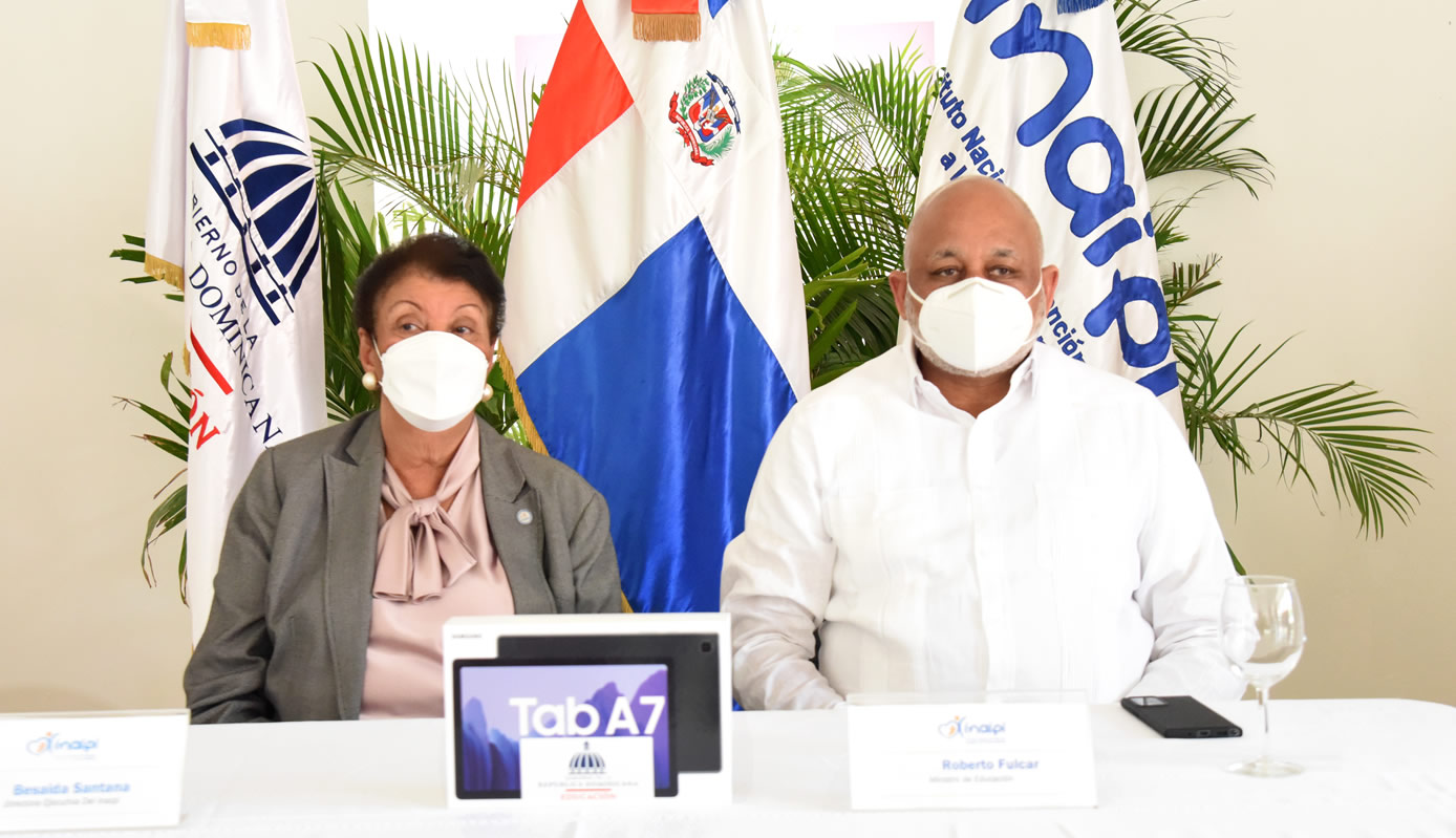 MINERD inicia entrega de tablets a agentes educativas y animadoras del INAIPI