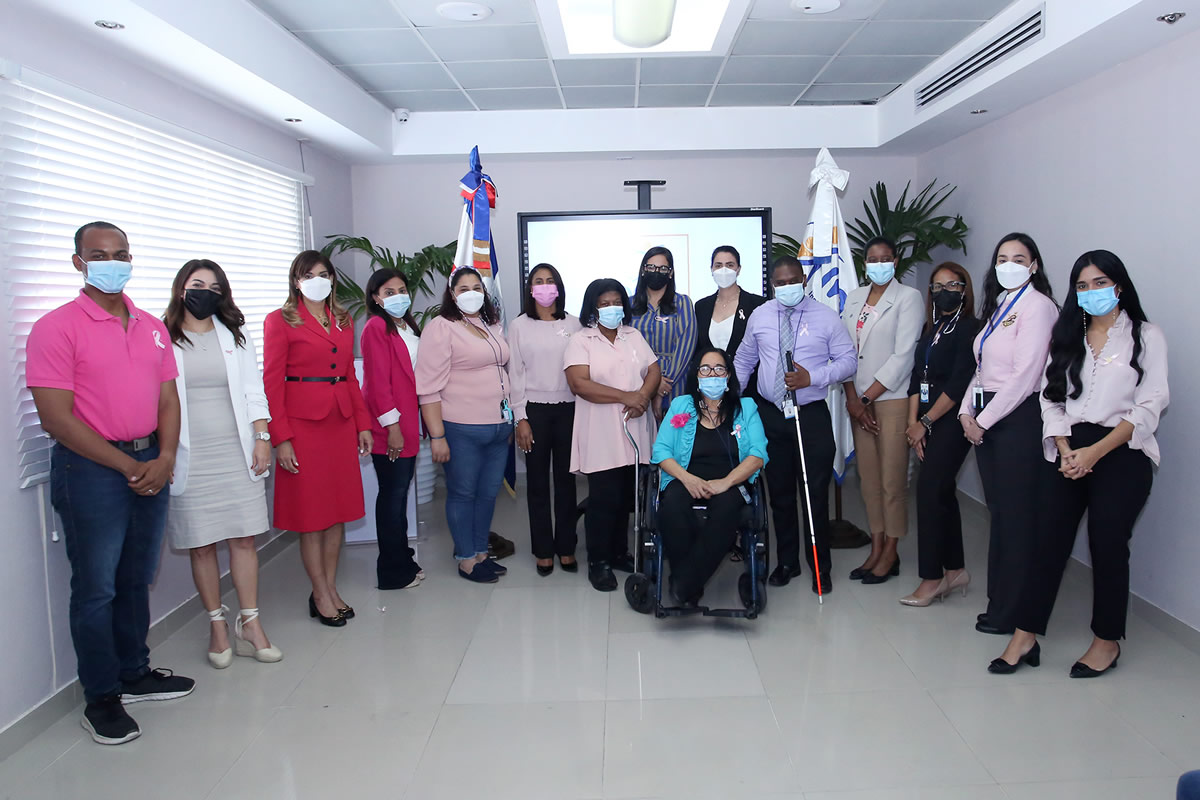 Las subdirectoras Yanett Rodríguez y Yanina Torres junto a los miembros del el Comité Institucional de Apoyo a la Discapacidad y la Inclusión