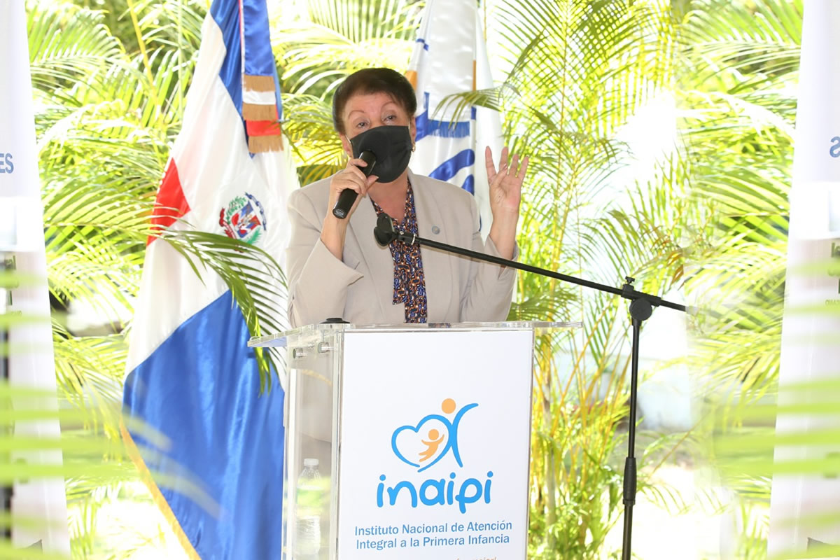 La directora ejecutiva del Inaipi, Besaida Manola Santana de Báez, destacó la importancia de la en la actividad denominada “Mi Familia, Mi Orgullo”.