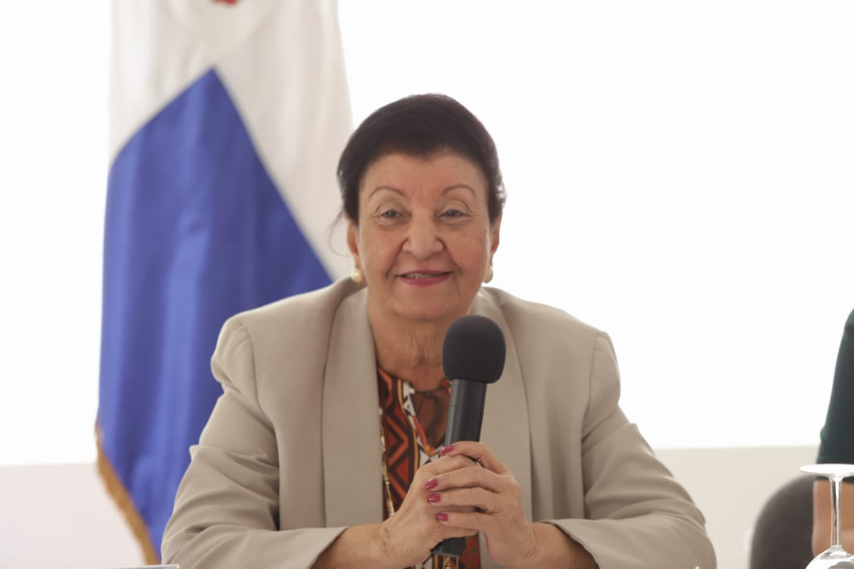 La primera dama y la directora ejecutiva del Inaipi inician servicios de un nuevo Caipi en Santiago