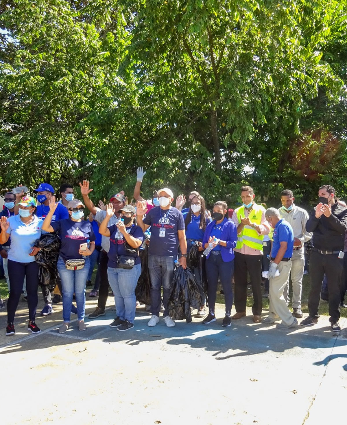 Inaipi planta 170 árboles en jornada de reforestación en la cuenca del Río Yuna 