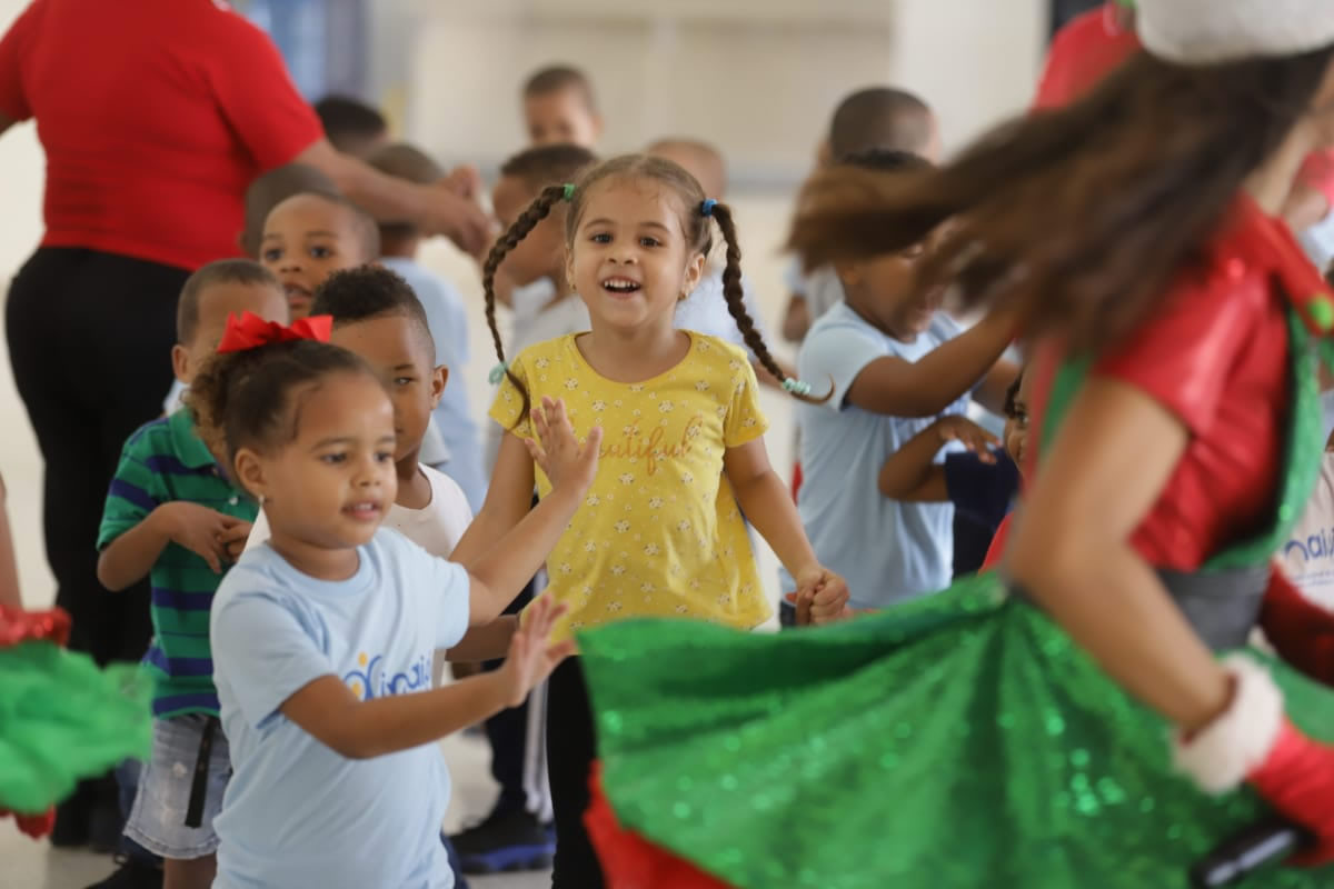 Con el apoyo del voluntariado Banreservas Inaipi inicia festividades navideñas para infantes de centros Caipi y CAFI