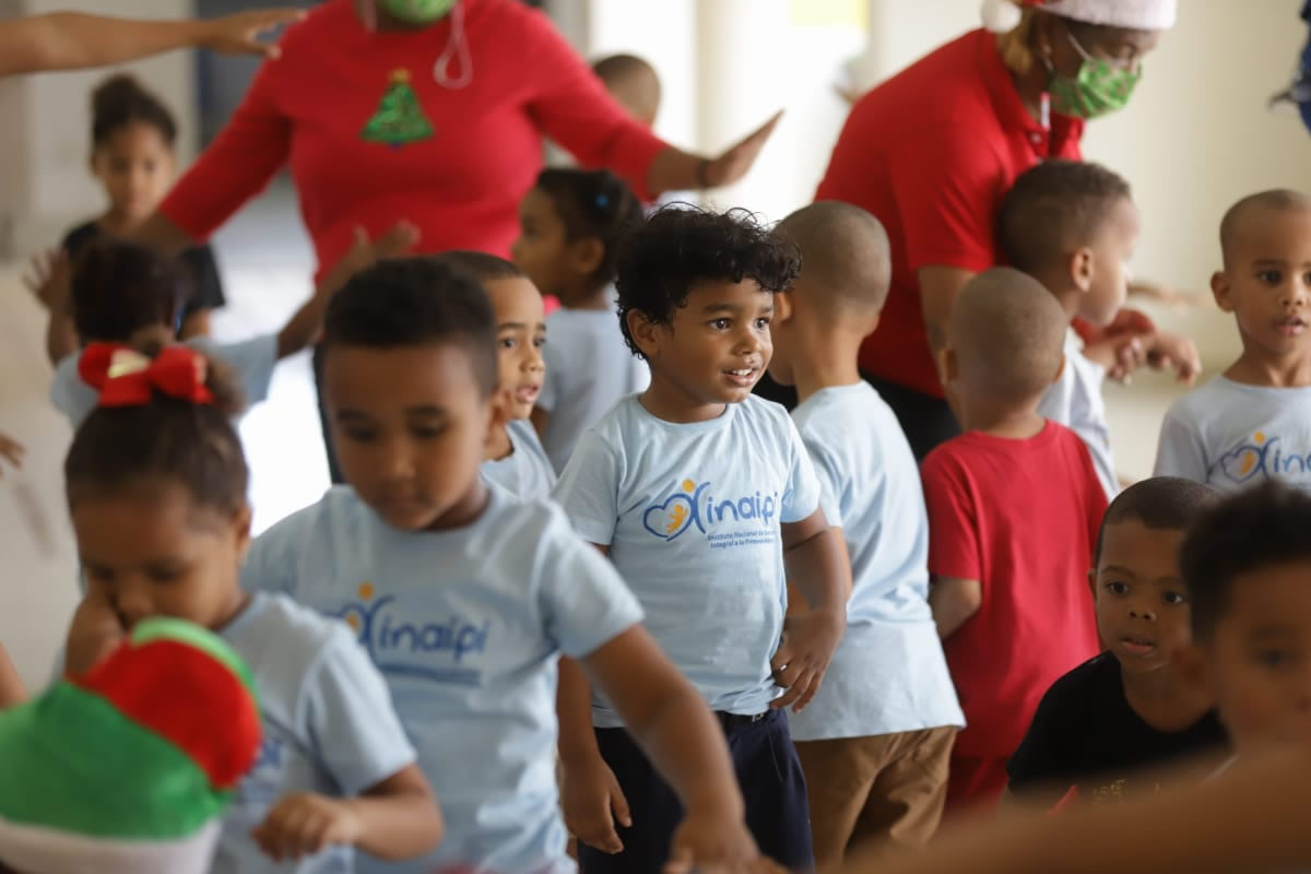 Con el apoyo del voluntariado Banreservas Inaipi inicia festividades navideñas para infantes de centros Caipi y CAFI