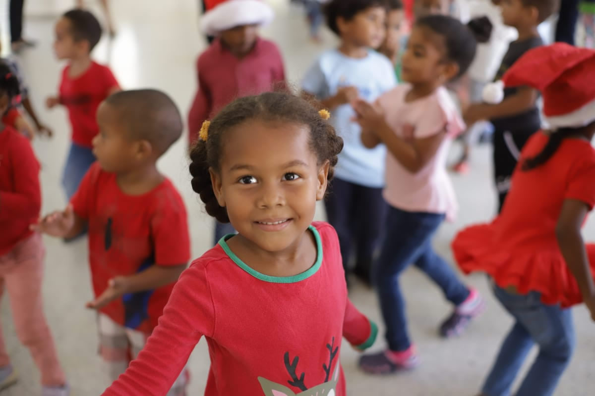 Con el apoyo del voluntariado Banreservas Inaipi inicia festividades navideñas para infantes de centros Caipi y CAFI