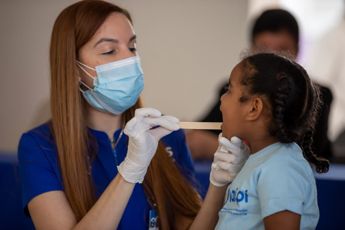Odontólogos del SNS y del Inaipi realizaron chequeos preventivos, además orientaron a los infantes y sus padres sobre el correcto cepillado.