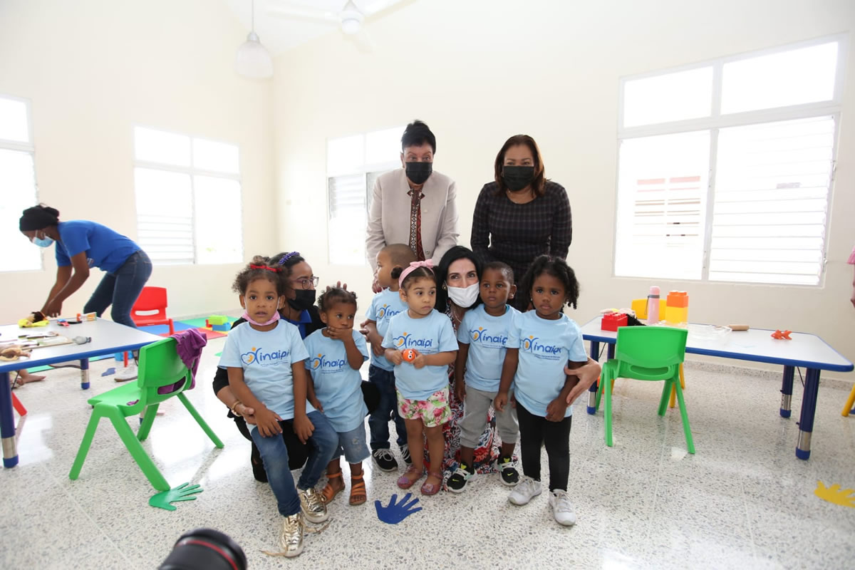 Besaida Manola Santana, directora ejecutiva del Instituto Nacional de Atención Integral a la Primera Infancia (Inaipi) en una de las aulas del Centro
