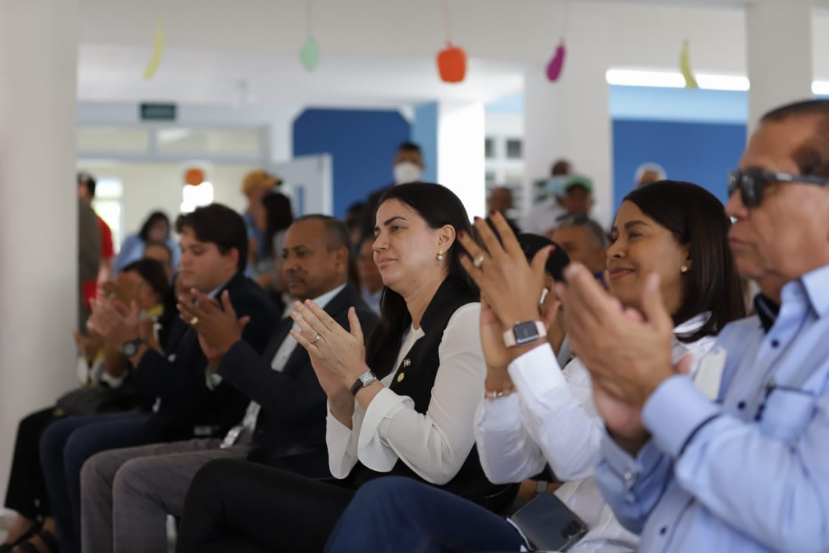 Personalidades que asistieron al acto de apertura