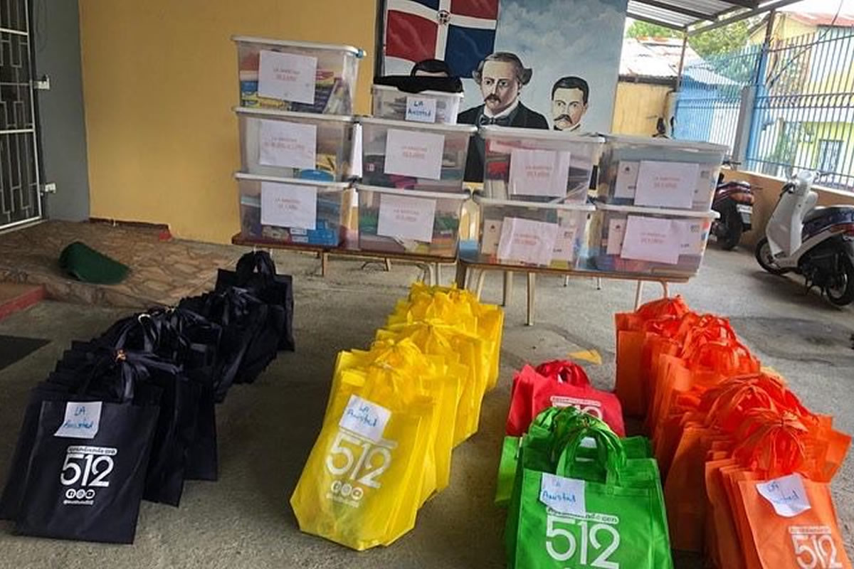 Parte de el donativo del Instituto 512