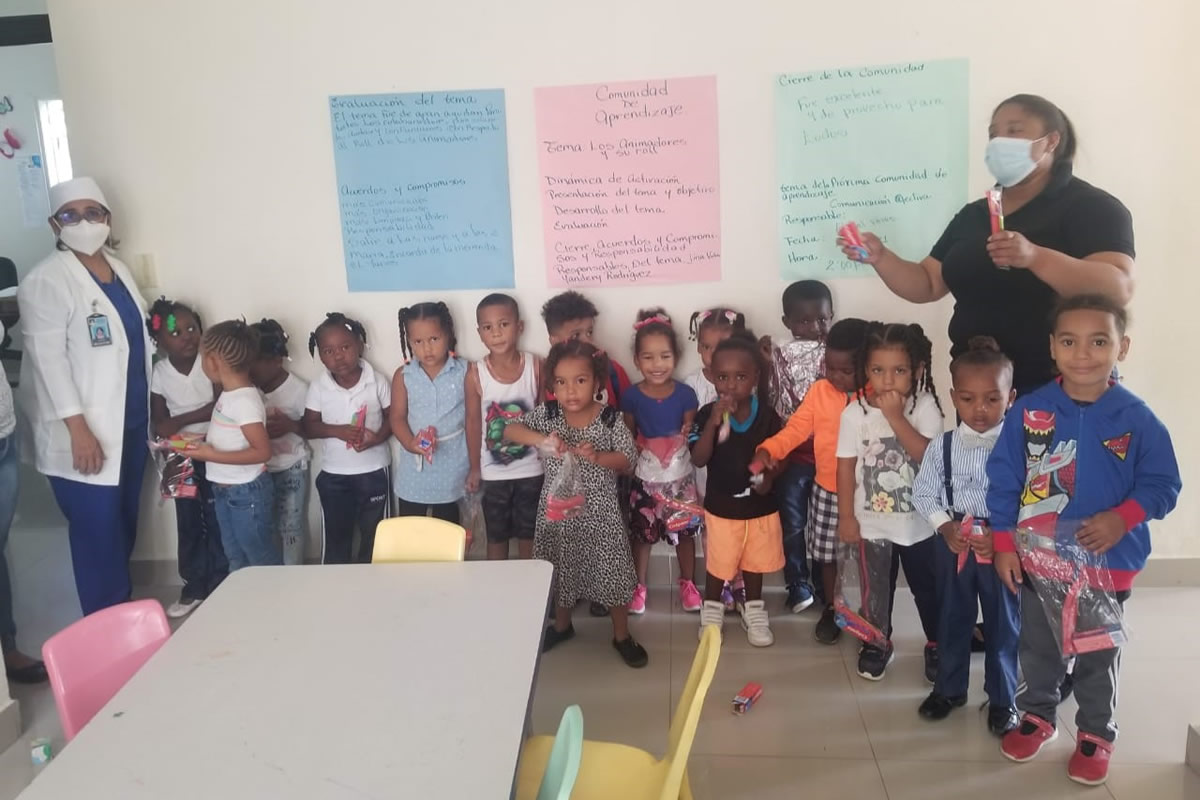 Los niños del Centro en la jornada de atenciones odontológicas