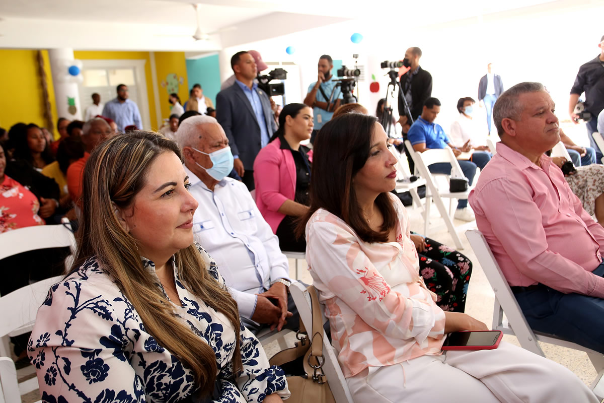  Personalidades que estuvieron presentes en el acto