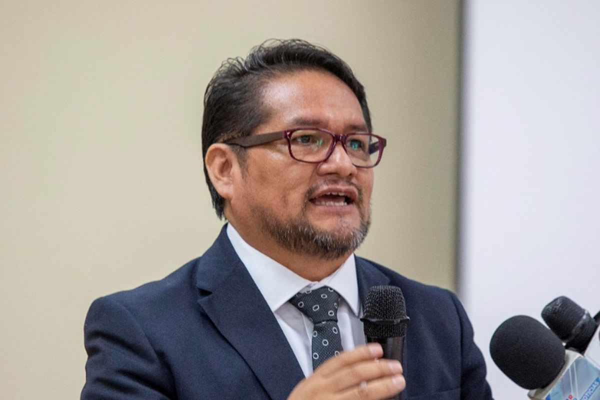 El director nacional de World Vision República Dominicana, Juan Carlo Ramírez, se dirige a la audiencia