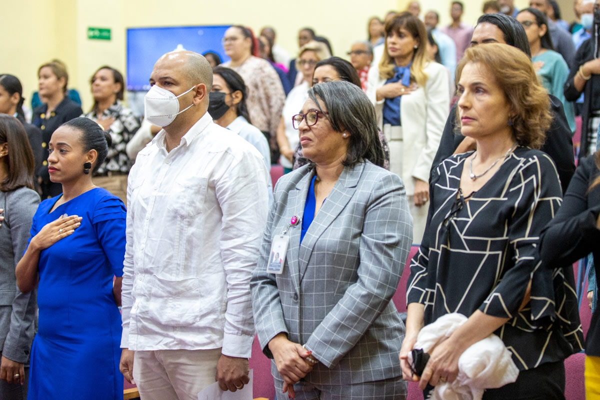Personalidades que asistieron al acto 
