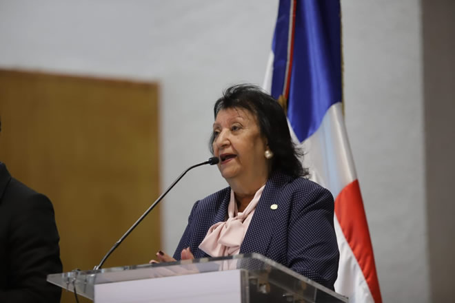 La directora ejecutiva del Inaipi, Besaida Manola Santana de Báez, dice las palabras de bienvenidas