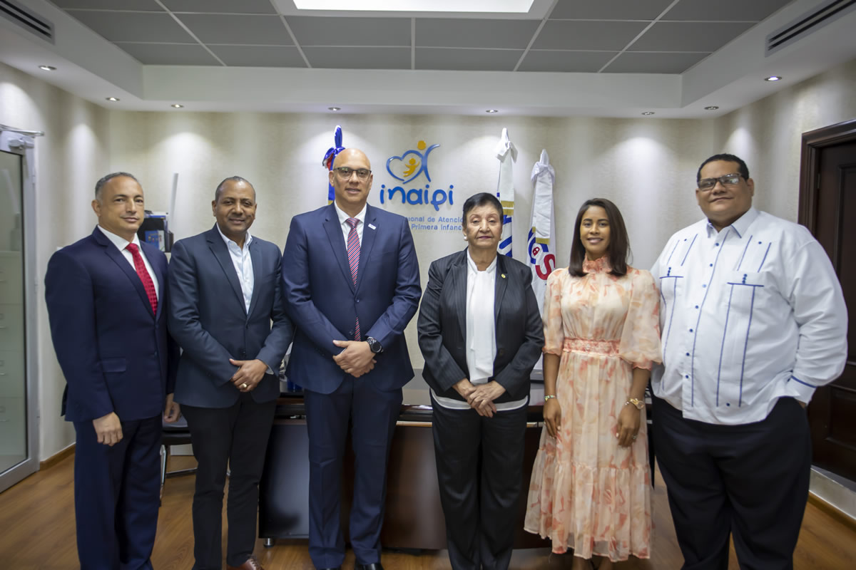 José Alejandro Arias, Encargado de Ciberseguridad, Silvio Reyes, Director de Tecnología de la Información y Comunicación (TIC), Juan Gabriel Gautreaux Martínez, director ejecutivo del CNCS, Besaida Manola Santana De Báez, Directora Ejecutiva del Inaipi, Subdirectora de Gestión Operativa y Territorial, Yanina Torres y Henry Felipe, Asesor TIC del Inaipi